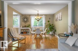 Hardwood-finish flooring throughout the dining area - 