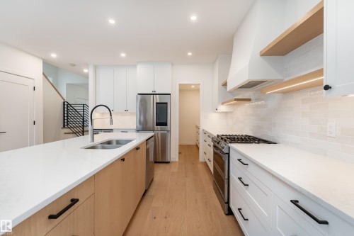 9137 84 Avenue Nw, Edmonton, AB 