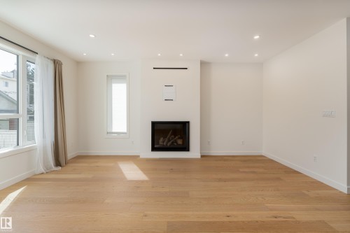 9137 84 Avenue Nw, Edmonton, AB 