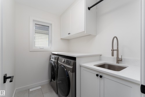 9137 84 Avenue Nw, Edmonton, AB 
