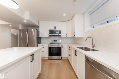 9137 84 Avenue Nw, Edmonton, AB 