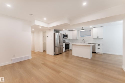 9137 84 Avenue Nw, Edmonton, AB 