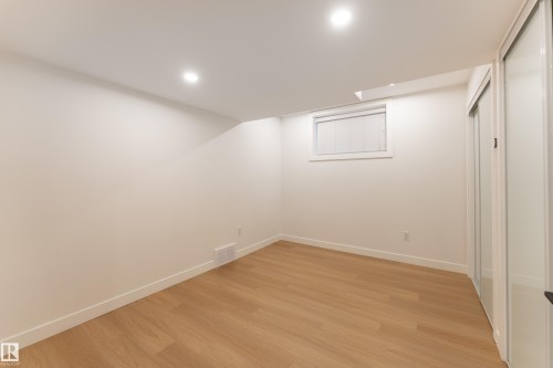 9137 84 Avenue Nw, Edmonton, AB 