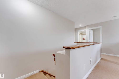 Upper-level landing with carpeted flooring and light grey walls - 3012 25 Ave Avenue, Edmonton, AB 