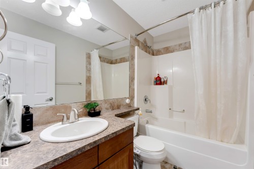Bathroom - 3012 25 Ave Avenue, Edmonton, AB 