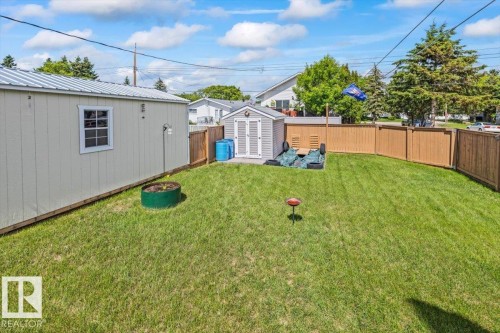 Expansive backyard featuring a manicured lawn and a privacy fence - 4708 47A Avenue, Onoway, AB 