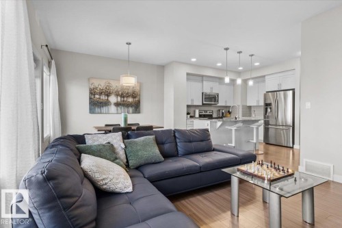 2847 Koshal Crescent, Edmonton, AB - Indoor Photo Showing Living Room