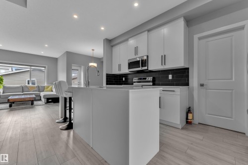 7043 182 Avenue, Edmonton, AB 