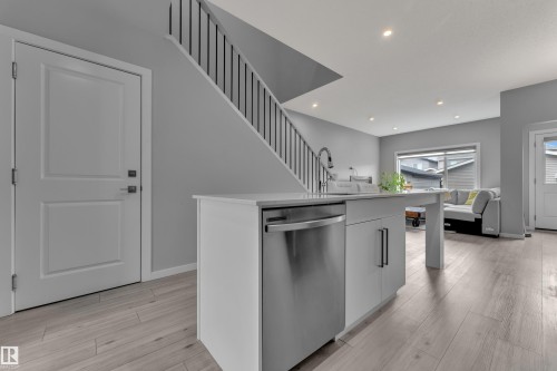 7043 182 Avenue, Edmonton, AB 