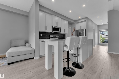 7043 182 Avenue, Edmonton, AB 
