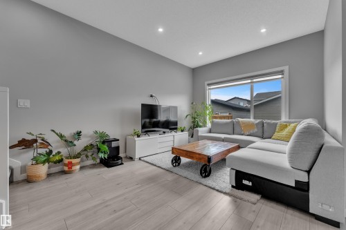 7043 182 Avenue, Edmonton, AB 