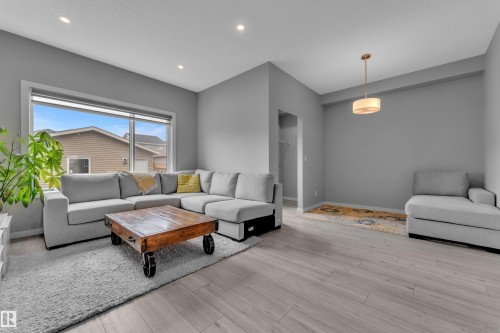 7043 182 Avenue, Edmonton, AB 