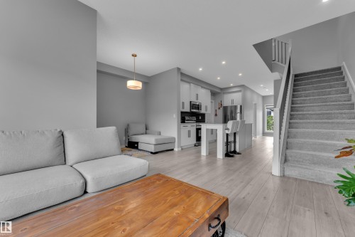 7043 182 Avenue, Edmonton, AB 