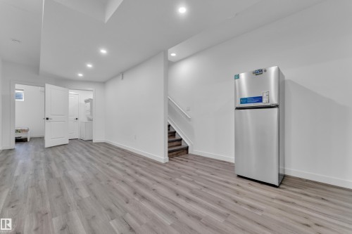 7043 182 Avenue, Edmonton, AB 