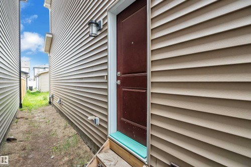 7043 182 Avenue, Edmonton, AB 