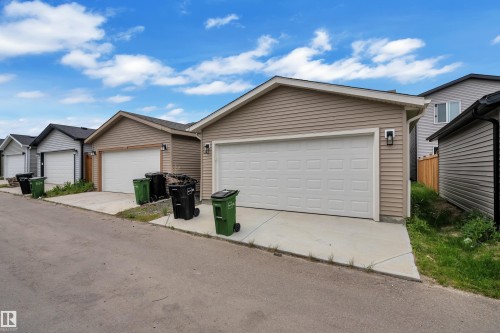 7043 182 Avenue, Edmonton, AB 