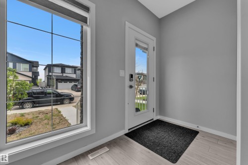 7043 182 Avenue, Edmonton, AB 