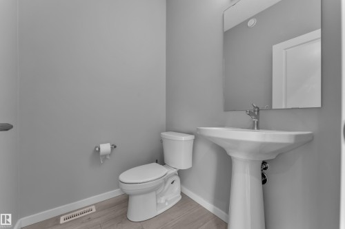 7043 182 Avenue, Edmonton, AB 