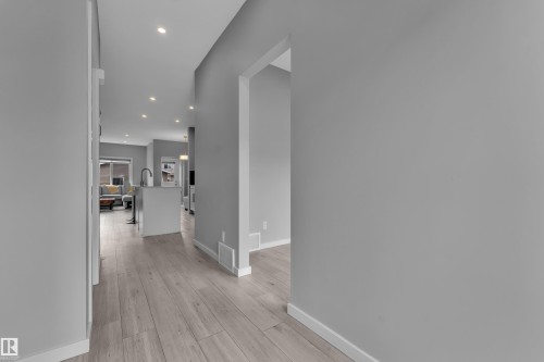 7043 182 Avenue, Edmonton, AB 