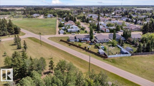 Aerial perspective showcasing a residential area with varied housing styles - 5506 53St, Mundare, AB 