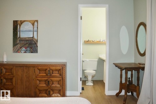 Light-toned walls with contrasting white trim - 25 8930 99 Avenue, Fort Saskatchewan, AB 