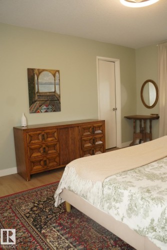 Hardwood-style flooring and a light-toned wall color enhance this room - 25 8930 99 Avenue, Fort Saskatchewan, AB 