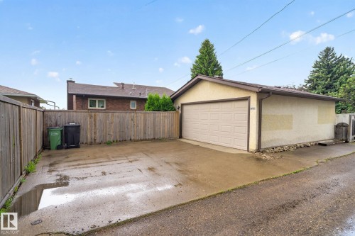 Detached garage featuring an overhead door and stucco exterior - 5808 Austin O'Brien Road, Edmonton, AB 