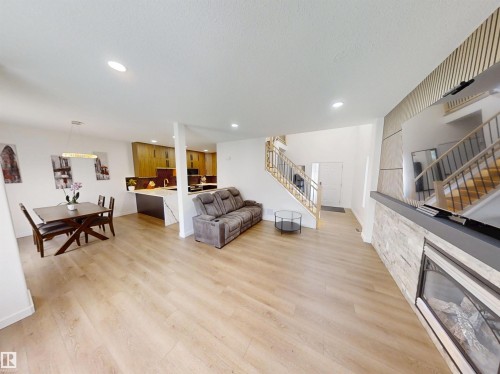 12936 161A Avenue, Edmonton, AB - Indoor Photo Showing Living Room