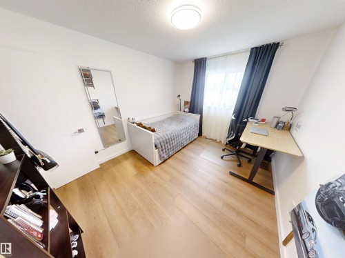 12936 161A Avenue, Edmonton, AB - Indoor Photo Showing Bedroom
