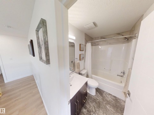 12936 161A Avenue, Edmonton, AB - Indoor Photo Showing Bathroom