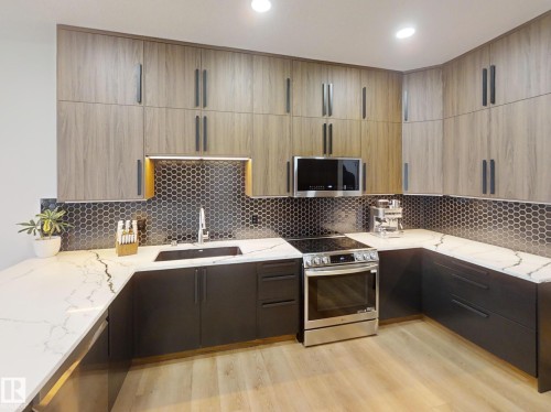 12936 161A Avenue, Edmonton, AB - Indoor Photo Showing Kitchen With Upgraded Kitchen