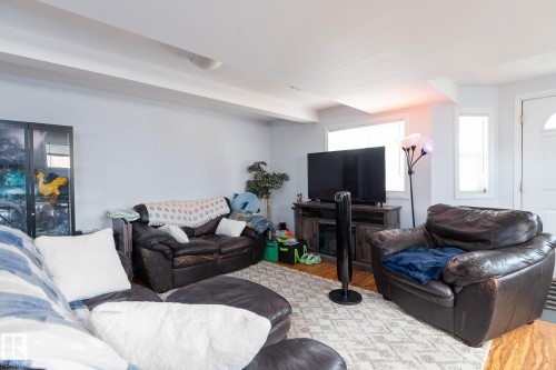 2620 Lake Avenue, Cold Lake, AB - Indoor Photo Showing Living Room