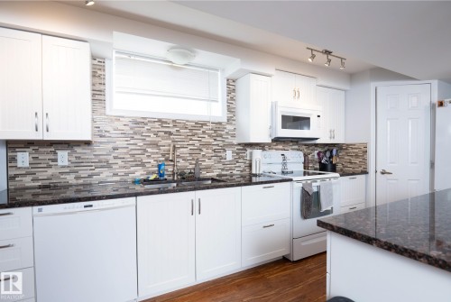 2620 Lake Avenue, Cold Lake, AB - Indoor Photo Showing Kitchen With Double Sink With Upgraded Kitchen