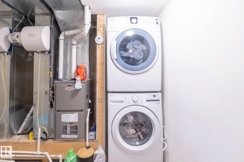 2620 Lake Avenue, Cold Lake, AB - Indoor Photo Showing Laundry Room