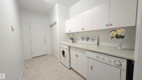 8 Butterworth Point(E), Edmonton, AB 