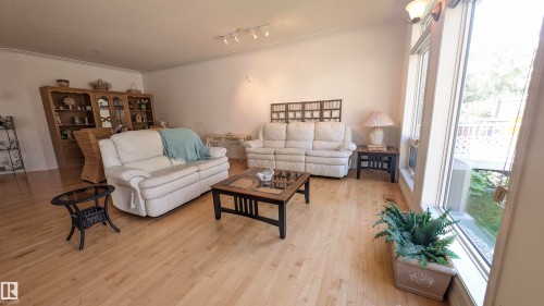 8 Butterworth Point(E), Edmonton, AB 