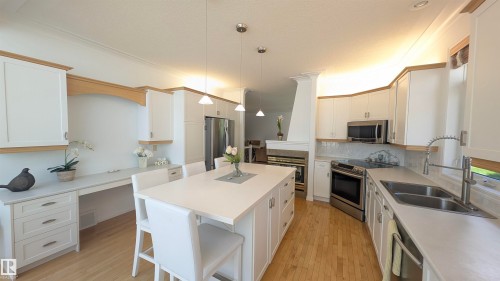 8 Butterworth Point(E), Edmonton, AB 