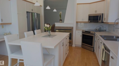 8 Butterworth Point(E), Edmonton, AB 