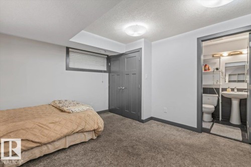Carpeted room featuring a double-door closet, a single window with blinds, and flush-mount ceiling lights - 3 7210 96 Street, Edmonton, AB - Indoor Photo Showing Bedroom