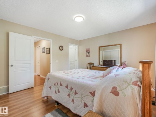 8616 176 Avenue, Edmonton, AB 