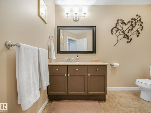 8616 176 Avenue, Edmonton, AB 