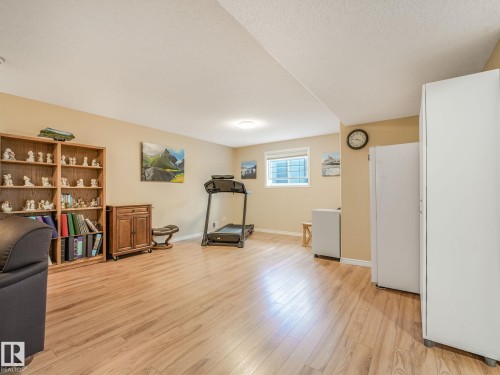 8616 176 Avenue, Edmonton, AB 