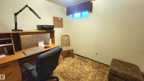 Image quality insufficient for description - 13307 Delwood Road, Edmonton, AB 