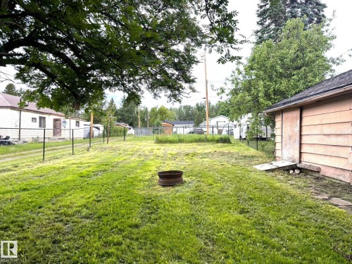 5028 52 Avenue, Breton, AB 