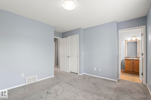 Bedroom - 7118 19A, Edmonton, AB - Indoor