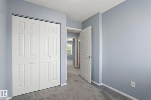 Neutral gray wall paint with white trim molding - 7118 19A, Edmonton, AB - Indoor