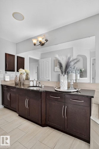968 Summerside Link Link, Edmonton, AB 