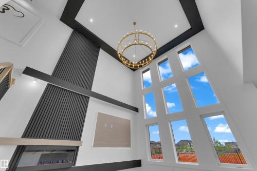 Vaulted ceiling with an ornate brass chandelier - 7677 Kimiwan Crescent, Edmonton, AB 