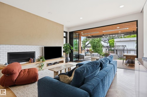 8712 120 Street, Edmonton, AB 