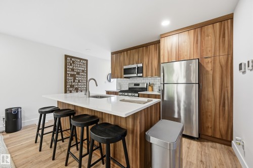 8712 120 Street, Edmonton, AB 